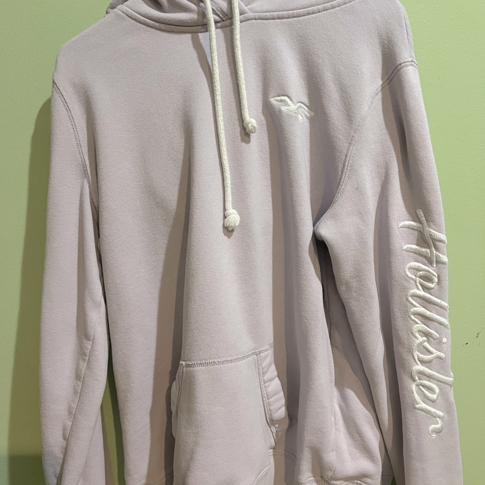 medium light purple sweatshirt